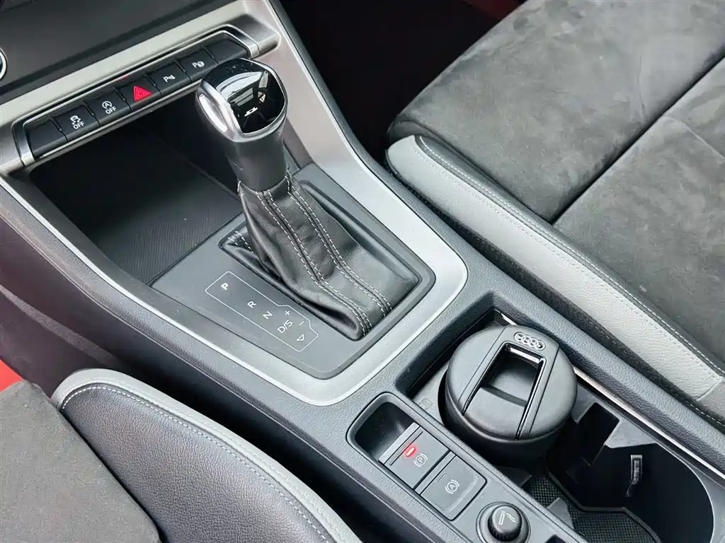 Audi Audi Q3 2021 35 TFSI Fashion Dynamic Model 2021 - thumbnail 19