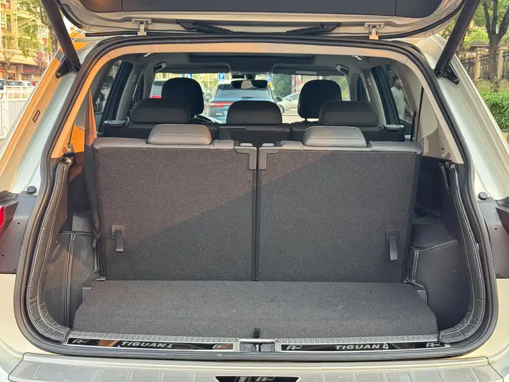 Volkswagen Volkswagen Tiguan L 2021 380TSI Automatic AWD R-Line Edition 7-seater 2021 - thumbnail 9