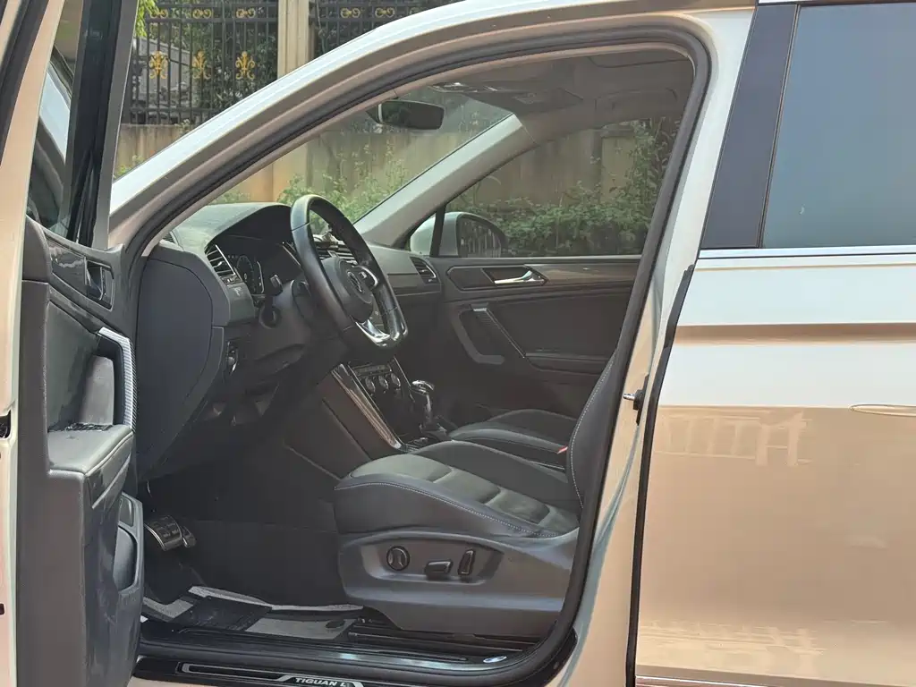 Volkswagen Volkswagen Tiguan L 2021 380TSI Automatic AWD R-Line Edition 7-seater 2021 - thumbnail 13