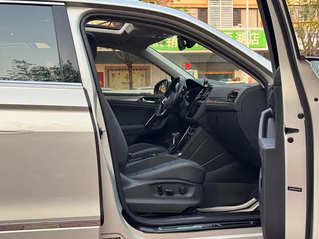 Volkswagen Volkswagen Tiguan L 2021 380TSI Automatic AWD R-Line Edition 7-seater 2021 - thumbnail 14