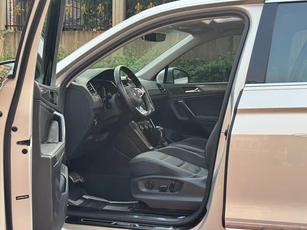 Volkswagen Volkswagen Tiguan L 2021 380TSI Automatic AWD R-Line Edition 7-seater 2021 - thumbnail 17