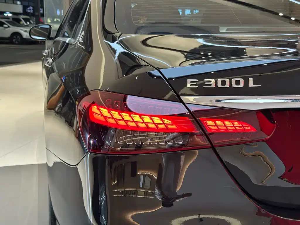 Mercedes-Benz Mercedes-Benz E-Class 2021 Facelift E 300 L Fashion Edition 2021 - thumbnail 4