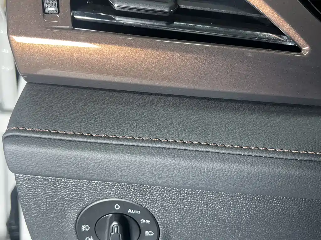 Volkswagen Tharu 2022 280TSI Front-Wheel Drive Luxury Edition 2022 - thumbnail 9