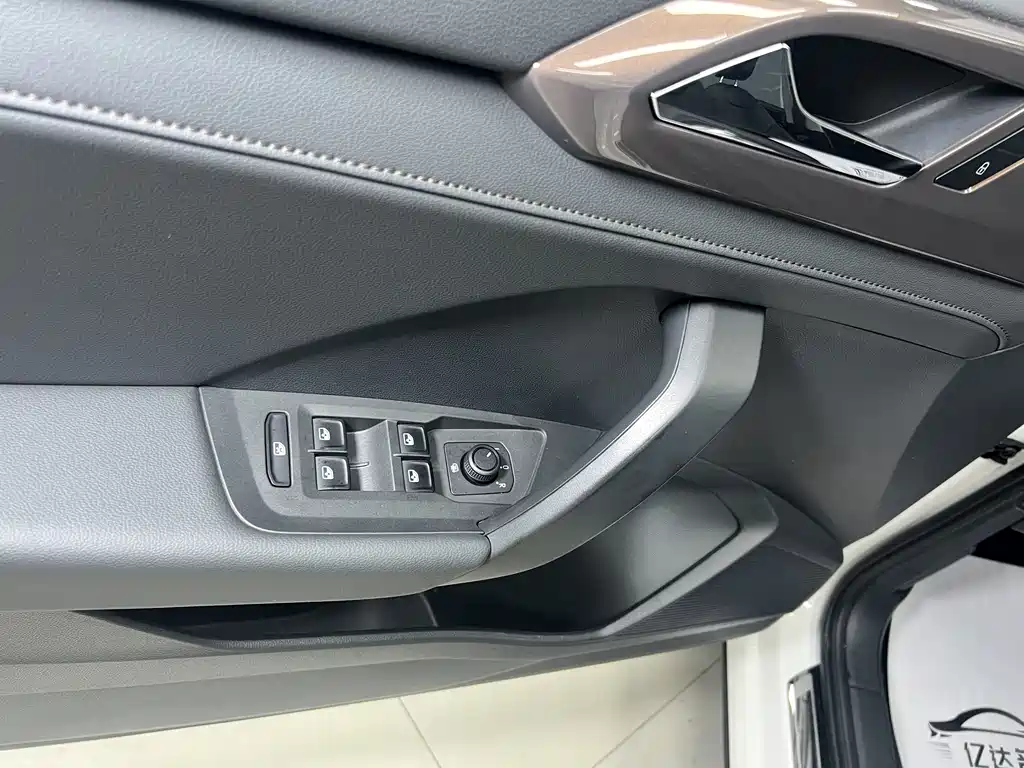Volkswagen Tharu 2022 280TSI Front-Wheel Drive Luxury Edition 2022 - thumbnail 10