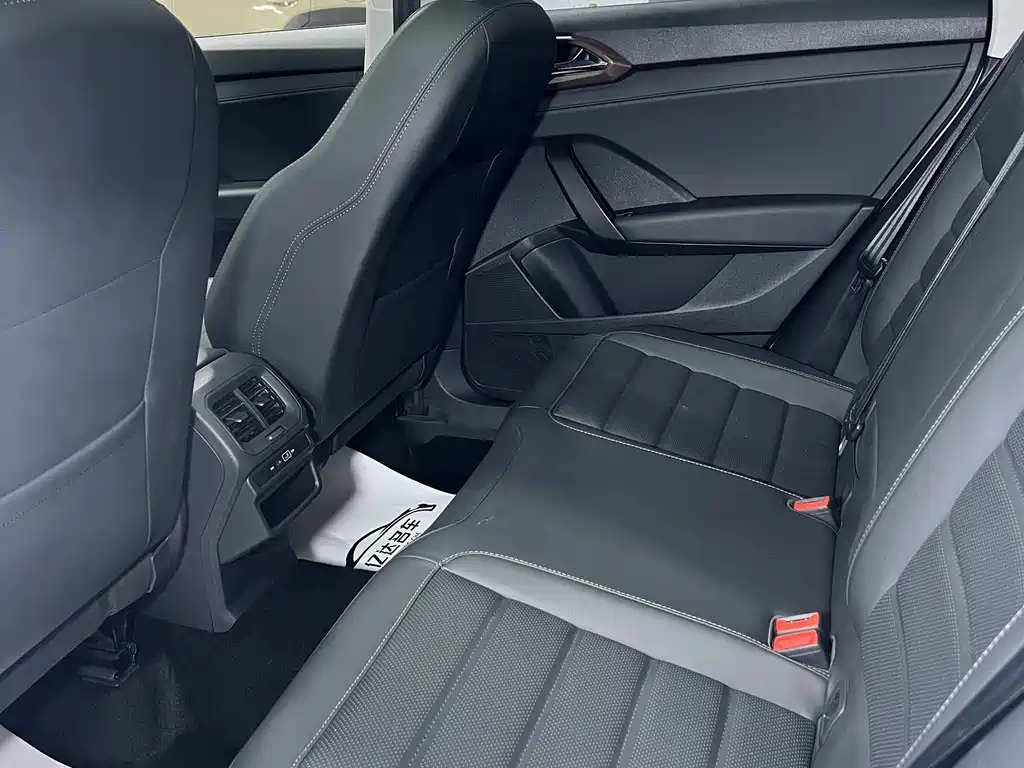 Volkswagen Tharu 2022 280TSI Front-Wheel Drive Luxury Edition 2022 - thumbnail 12