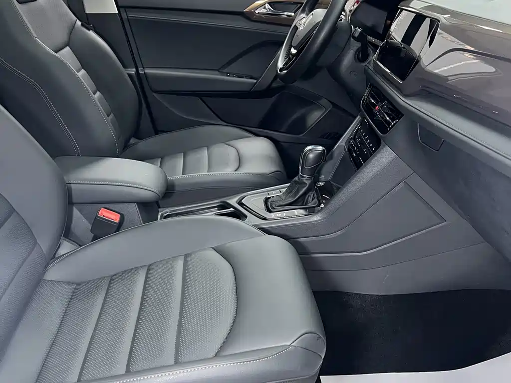 Volkswagen Tharu 2022 280TSI Front-Wheel Drive Luxury Edition 2022 - thumbnail 17