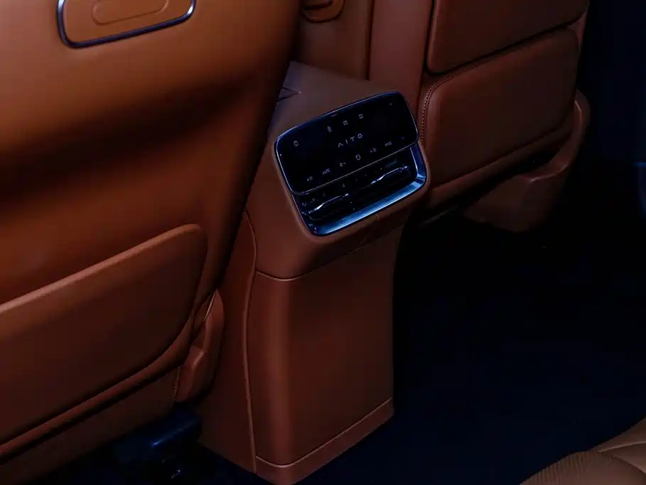 AITO AITO M8 2025 Extended Range Ultra 53.4kWh 5-Seat Version (192-line LiDAR) 2025 - thumbnail 11