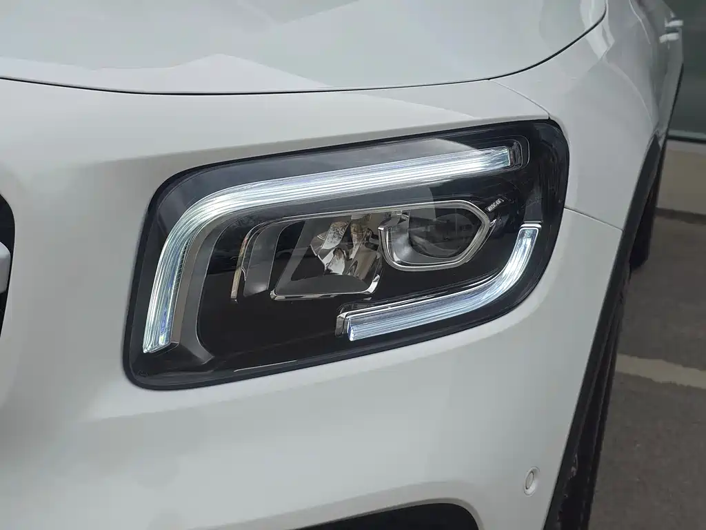 Mercedes-Benz Mercedes-Benz GLB 2020 Facelift GLB 200 AMG Line 2020 - thumbnail 9
