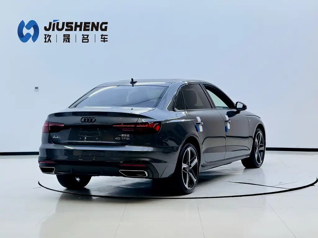 Audi Audi A4L 2023 40 TFSI Luxury Dynamic Model 2024 - thumbnail 3