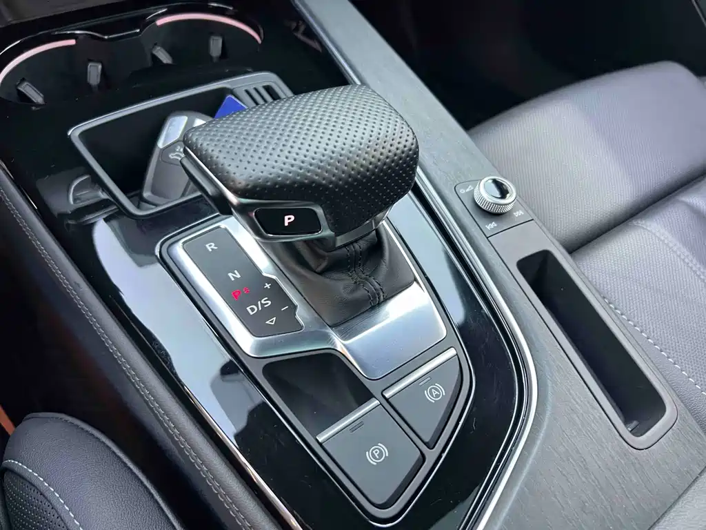 Audi Audi A4L 2023 40 TFSI Luxury Dynamic Model 2024 - thumbnail 13