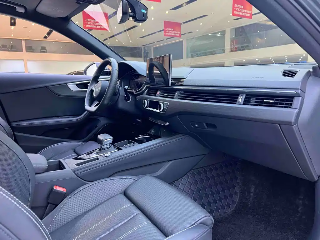 Audi Audi A4L 2023 40 TFSI Luxury Dynamic Model 2024 - thumbnail 17