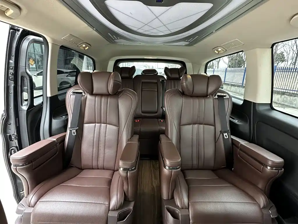 Mercedes-Benz Vito 2021 2.0T Elite 7-Seater 2023 - thumbnail 5