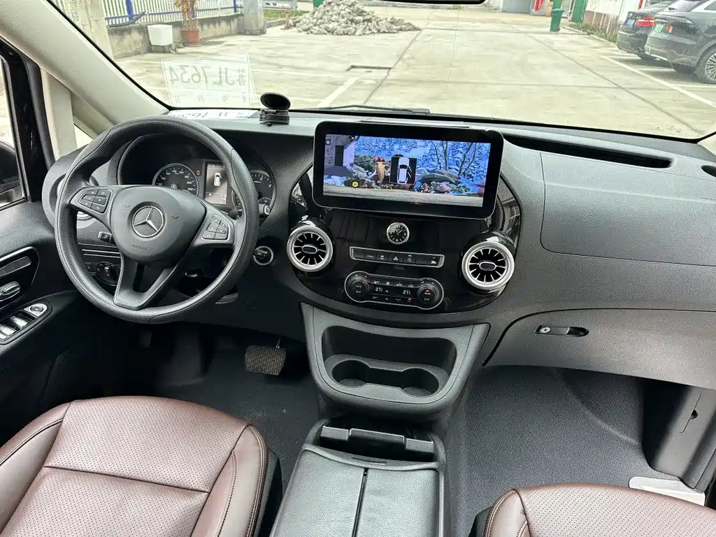 Mercedes-Benz Vito 2021 2.0T Elite 7-Seater 2023 - thumbnail 6