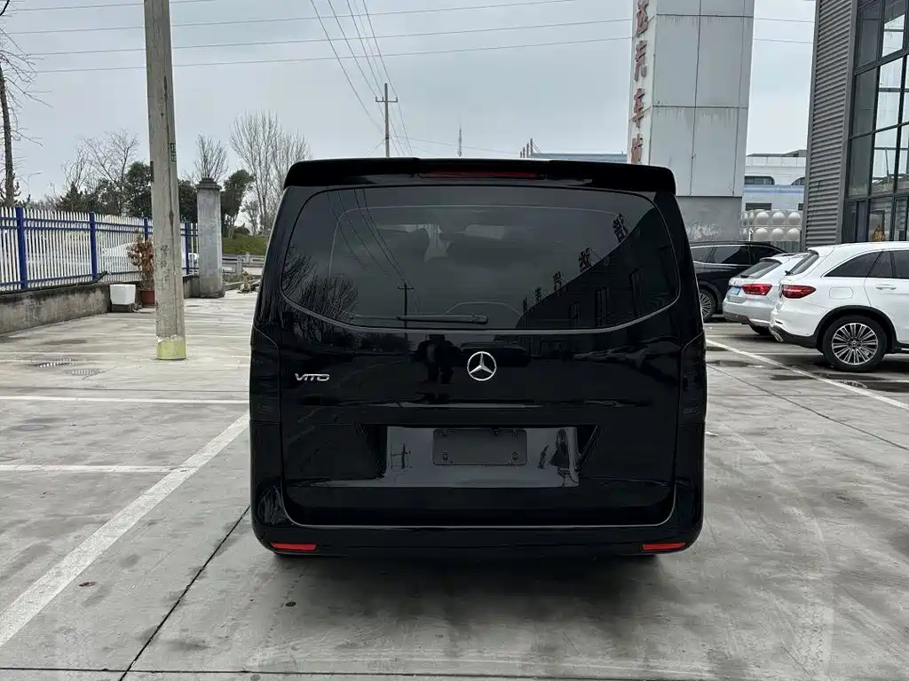 Mercedes-Benz Vito 2021 2.0T Elite 7-Seater 2023 - thumbnail 8