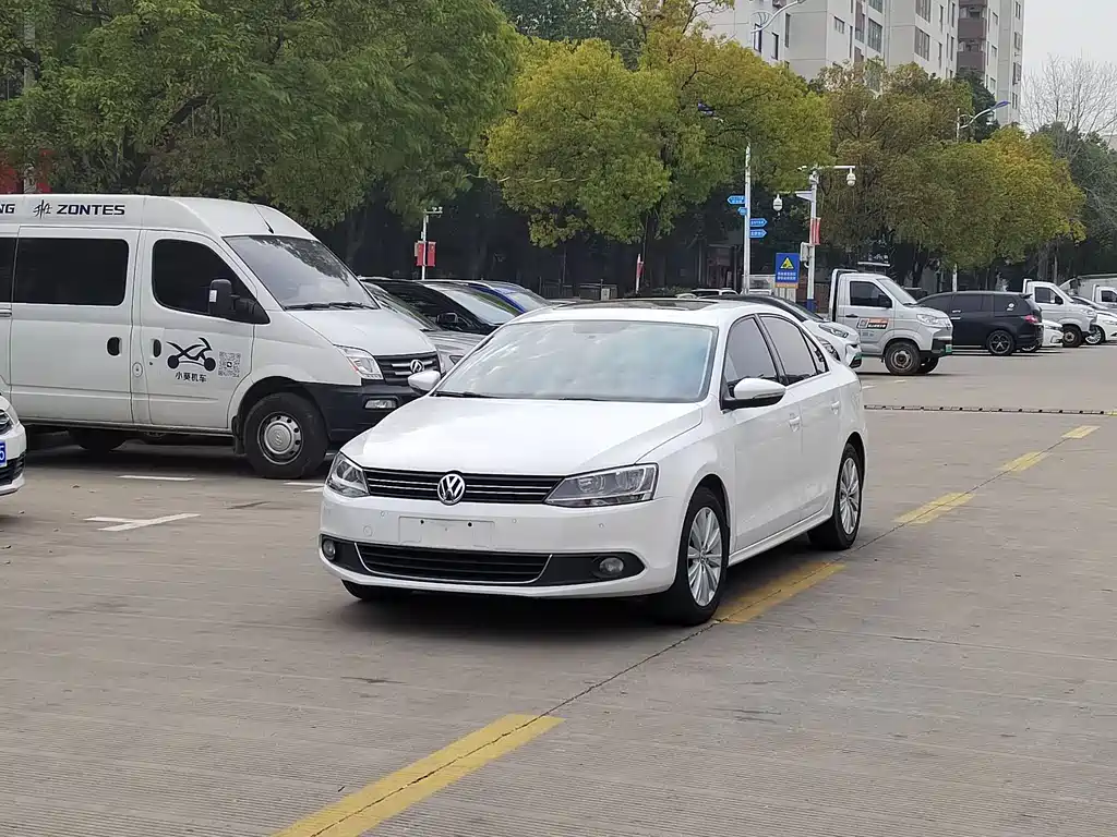 Volkswagen Volkswagen Sagitar 2014 1.4 TSI Automatic Luxury Edition 2014