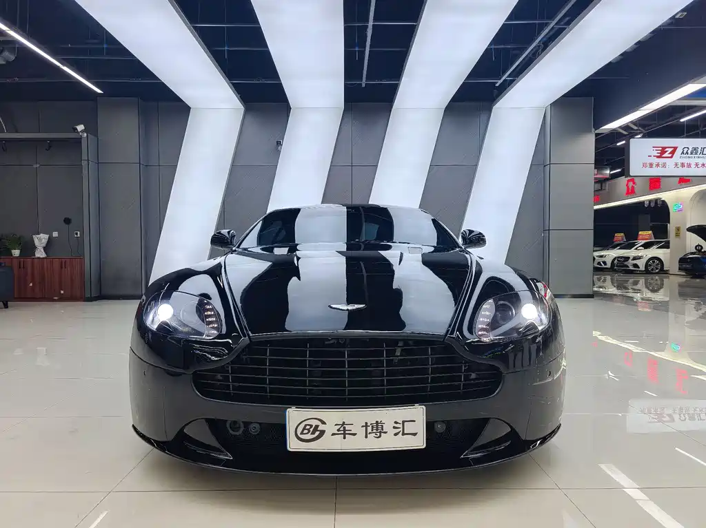 Aston Martin Aston Martin V8 Vantage 2011 4.7L Sportshift Coupe 2013 - thumbnail 2