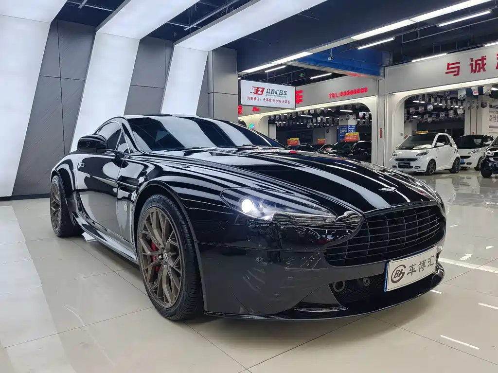 Aston Martin Aston Martin V8 Vantage 2011 4.7L Sportshift Coupe 2013 - thumbnail 3