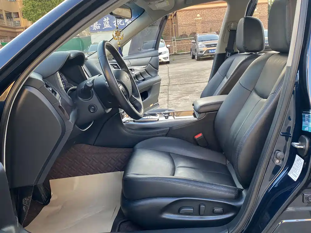Infiniti Infiniti Q70 2019 Q70L 2.0T Luxe Edition 2020 - thumbnail 4