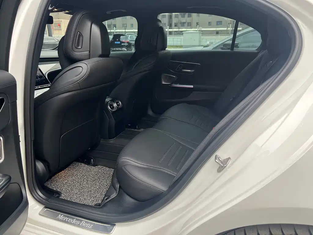 Mercedes-Benz Mercedes-Benz C-Class 2023 Facelift C 260 L Night Sport Edition 2023 - thumbnail 14