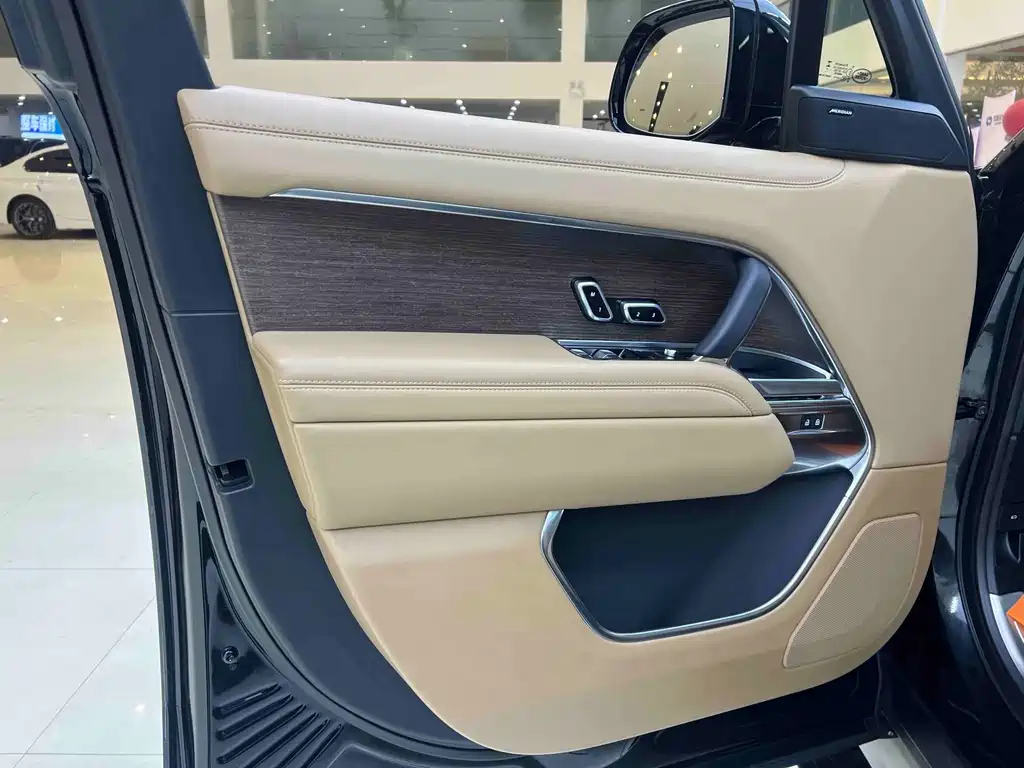 Land Rover Range Rover 2025 3.0 L6 400PS Vogue Long Wheelbase 2025 - thumbnail 9