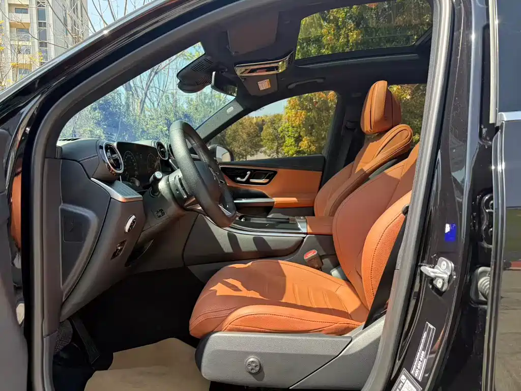 Mercedes-Benz Mercedes-Benz GLC 2023 GLC 260 L 4MATIC Luxury 5-Seat 2023 - thumbnail 4