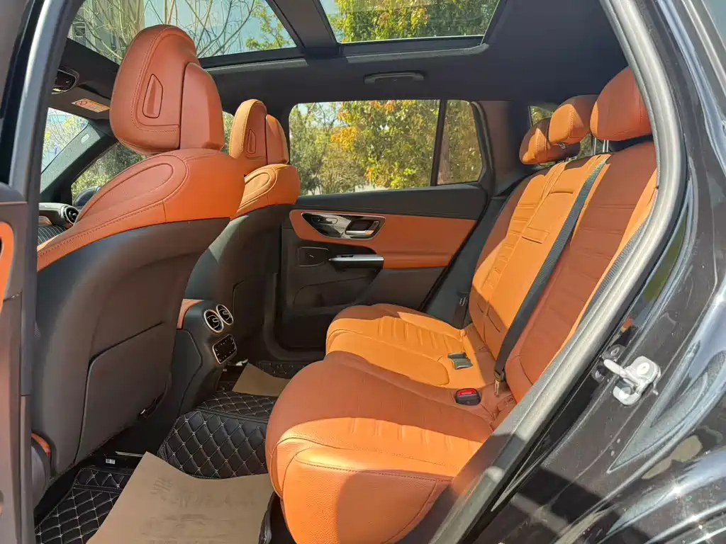 Mercedes-Benz Mercedes-Benz GLC 2023 GLC 260 L 4MATIC Luxury 5-Seat 2023 - thumbnail 5