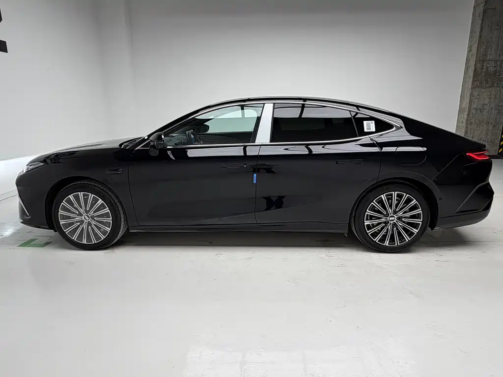 Geely Galaxy Geely Galaxy E8 2025 130km EM-i Flagship Edition 2026 - thumbnail 7