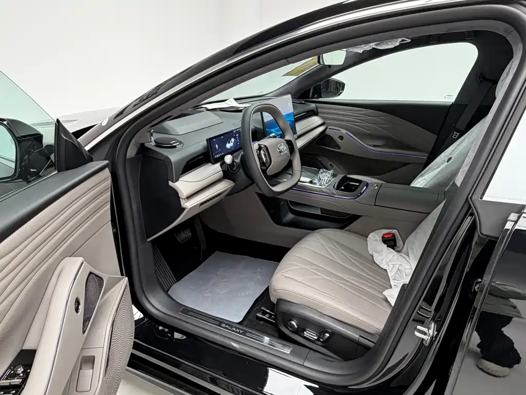 Geely Galaxy Geely Galaxy E8 2025 130km EM-i Flagship Edition 2026 - thumbnail 14