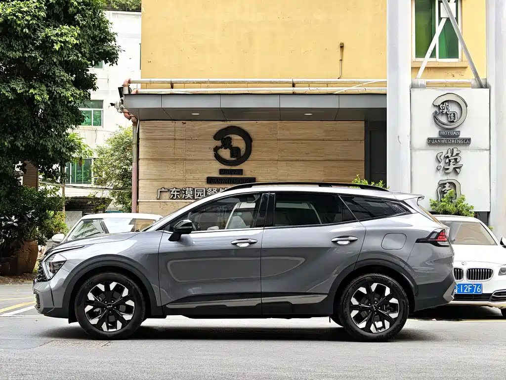 Kia Sorento 2023 2.0T FWD Premium Edition 2024 - thumbnail 5