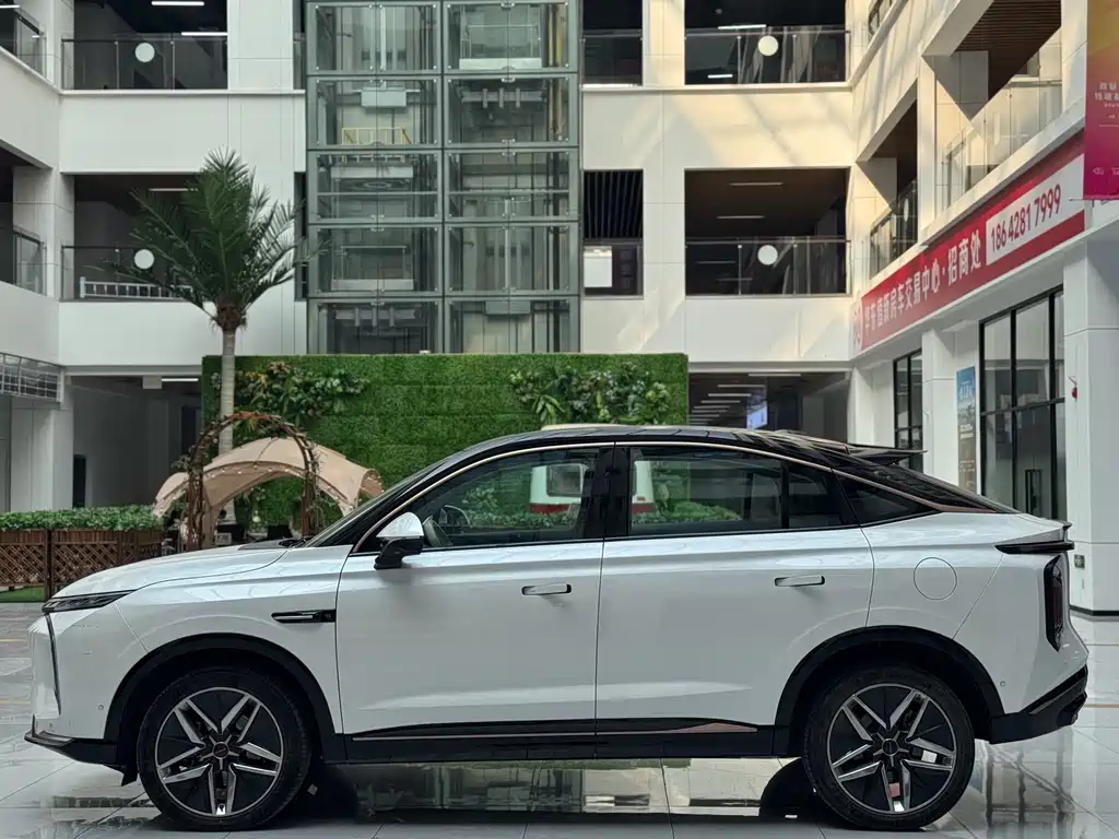 Roewe Cetacean 2022 2.0T White Whale Edition 2024 - thumbnail 8
