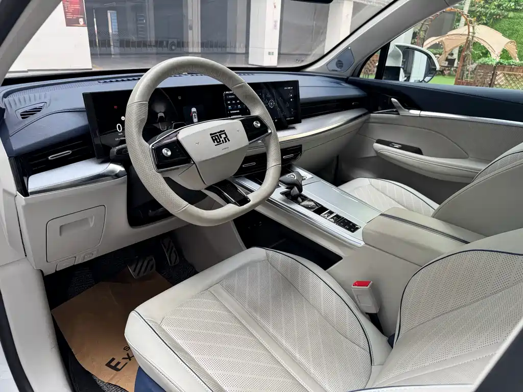 Roewe Cetacean 2022 2.0T White Whale Edition 2024 - thumbnail 11