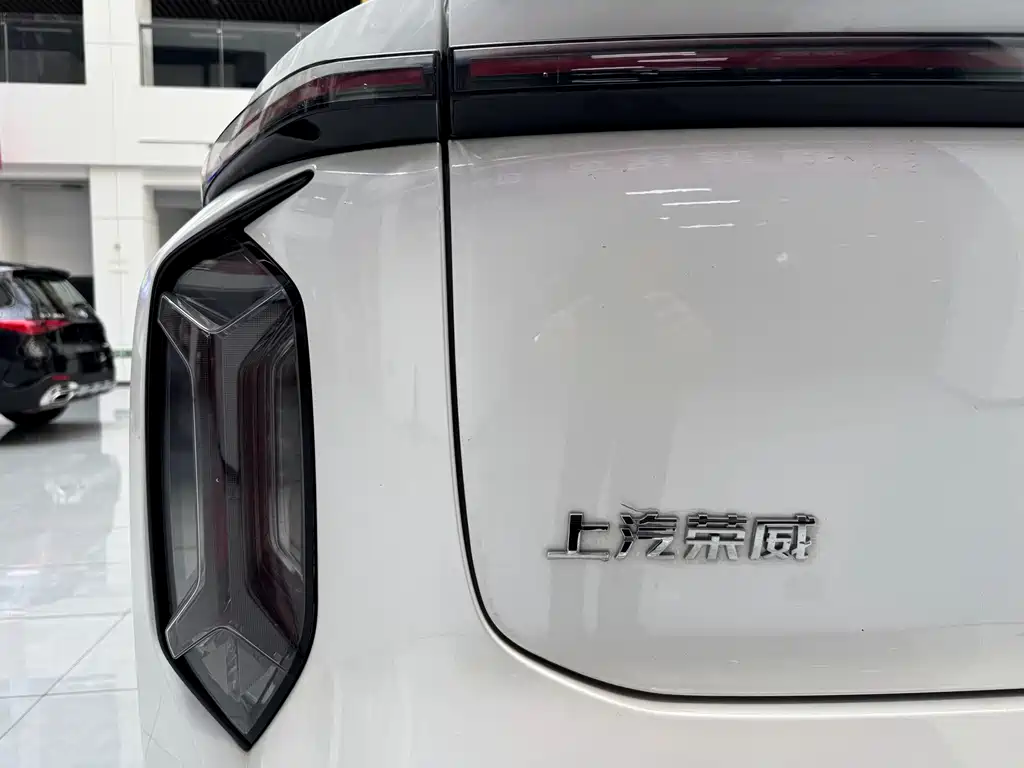 Roewe Cetacean 2022 2.0T White Whale Edition 2024 - thumbnail 23