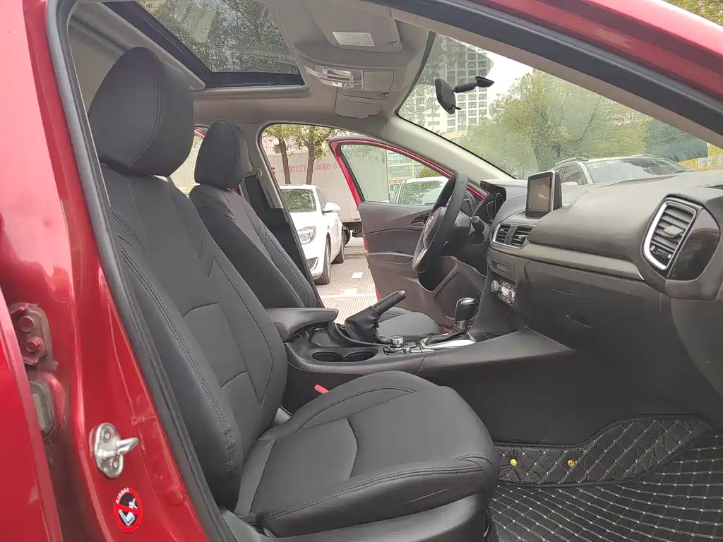 Mazda Mazda 3 Axela 2014 Sedan 1.5L Automatic Luxury Model 2015 - thumbnail 5