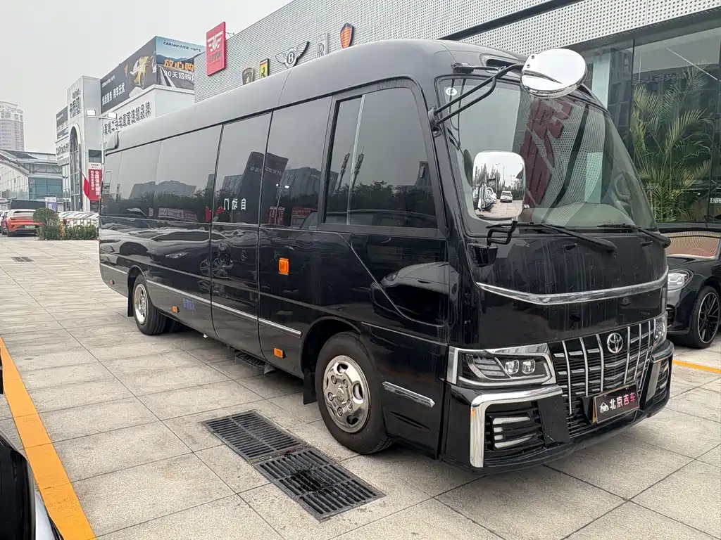 Toyota Toyota Coaster 2024 4.0L Manual 2025 - thumbnail 3