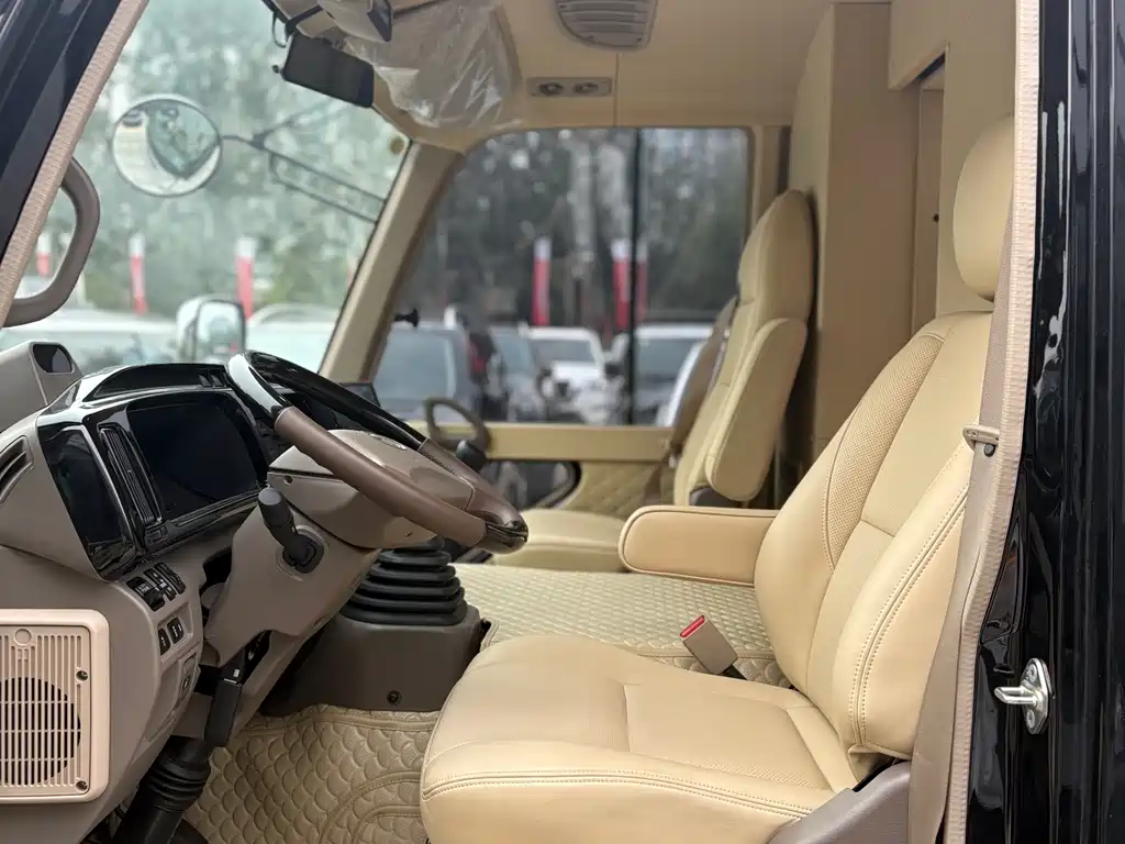 Toyota Toyota Coaster 2024 4.0L Manual 2025 - thumbnail 8