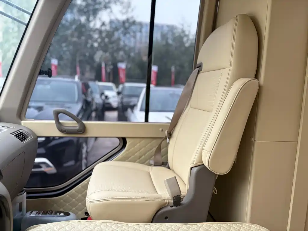 Toyota Toyota Coaster 2024 4.0L Manual 2025 - thumbnail 10