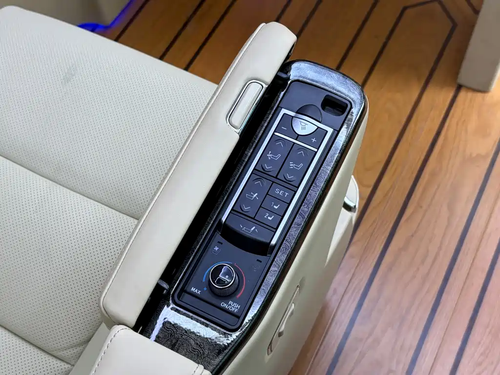 Toyota Toyota Coaster 2024 4.0L Manual 2025 - thumbnail 19