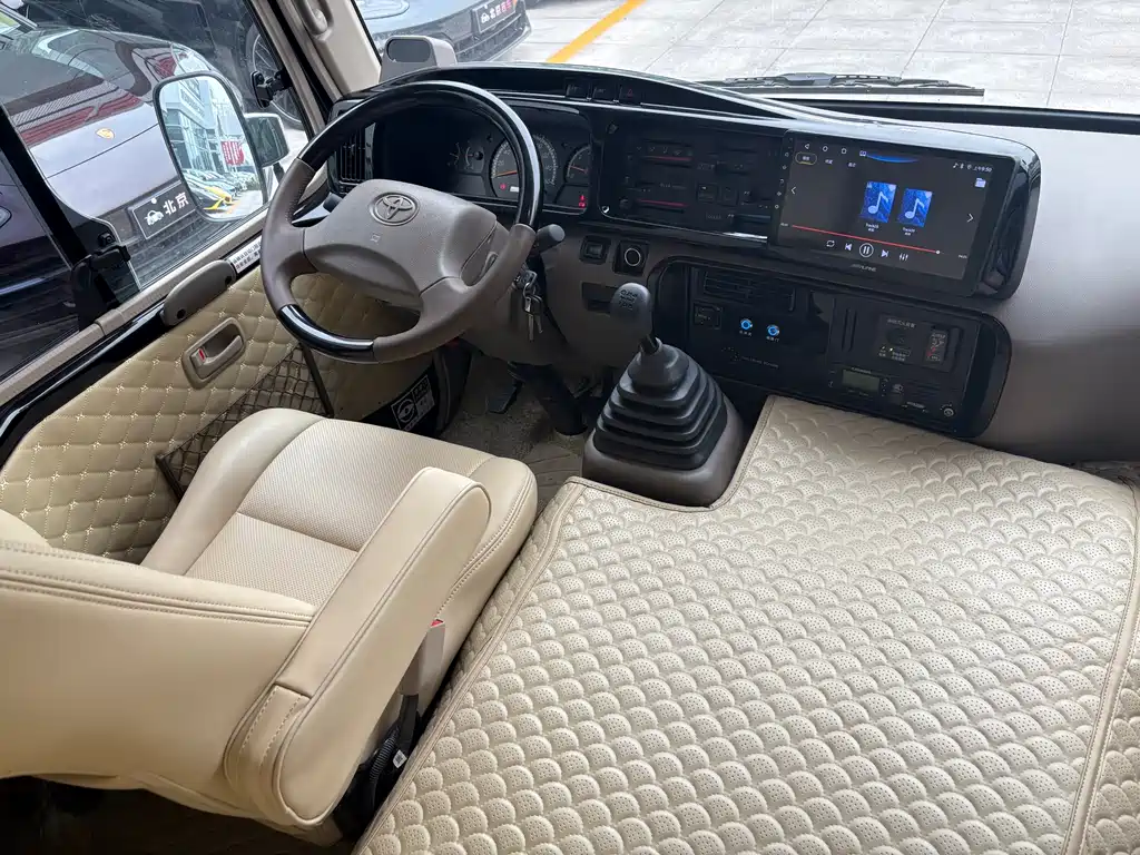 Toyota Toyota Coaster 2024 4.0L Manual 2025 - thumbnail 24