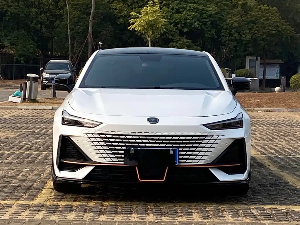 Changan Changan UNI-V 2022 1.5T Sport Edition 2022 - thumbnail 2