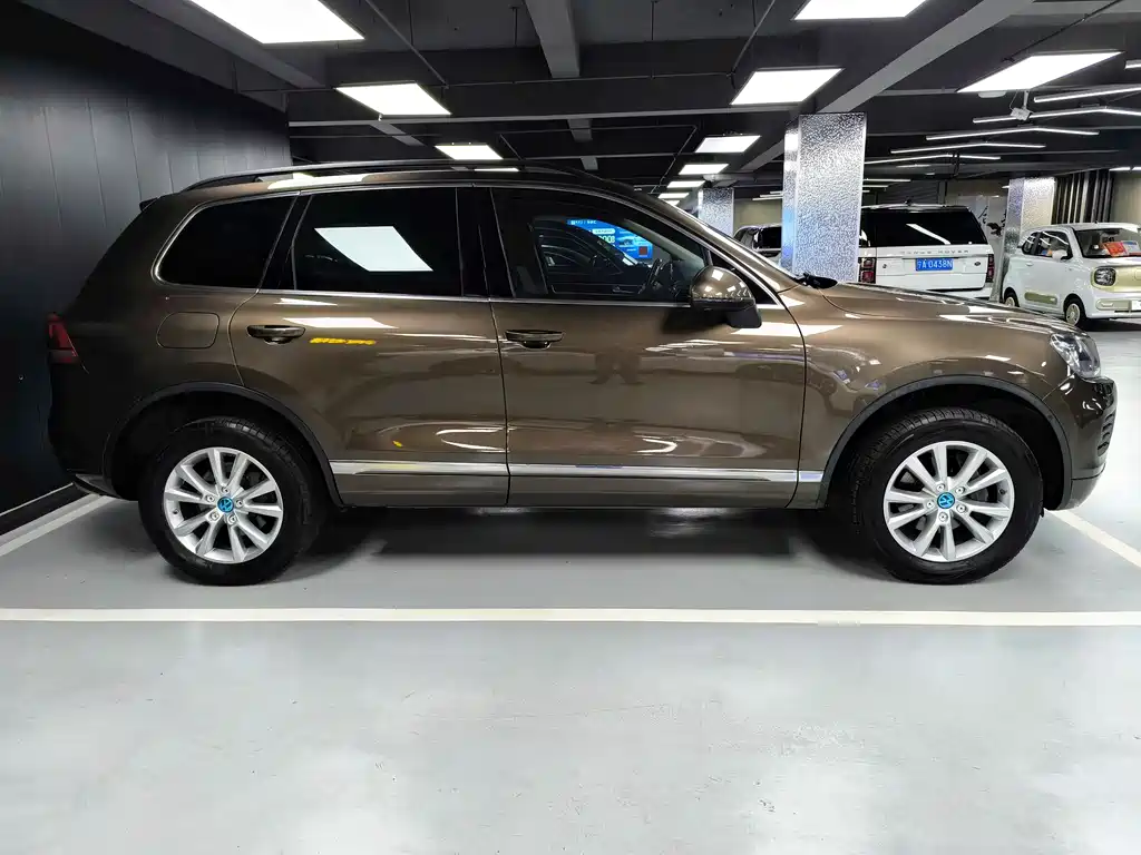 Volkswagen Volkswagen Touareg 2011 3.0 TSI High Configuration Model 2013 - thumbnail 4