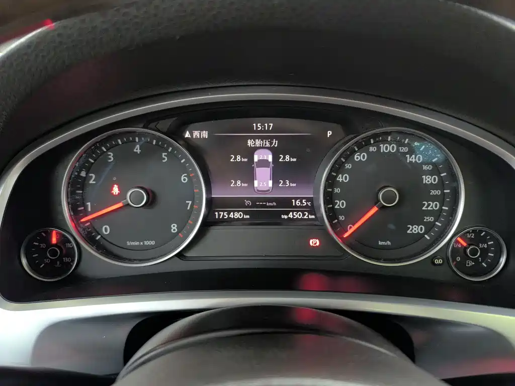 Volkswagen Volkswagen Touareg 2011 3.0 TSI High Configuration Model 2013 - thumbnail 6