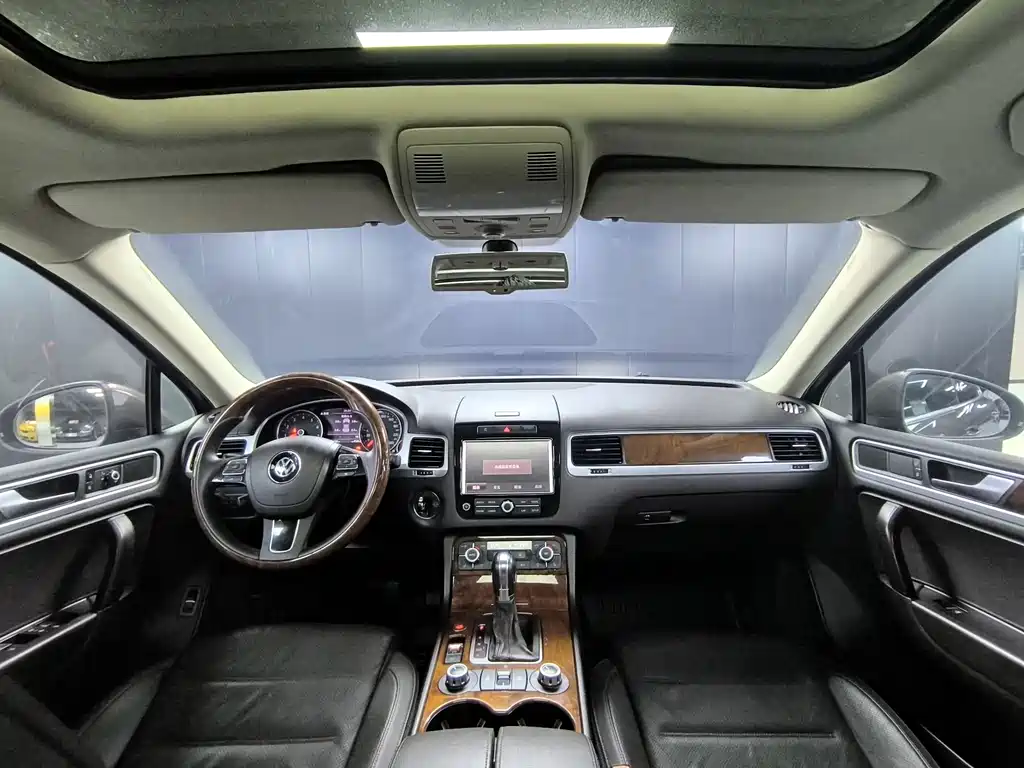 Volkswagen Volkswagen Touareg 2011 3.0 TSI High Configuration Model 2013 - thumbnail 8