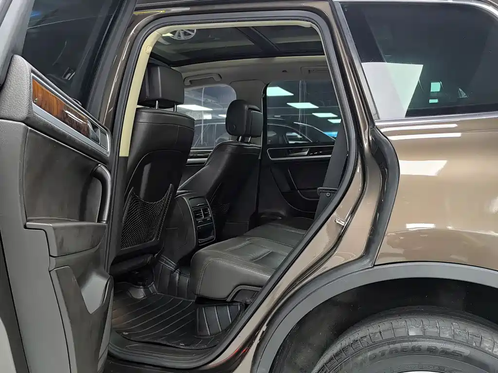 Volkswagen Volkswagen Touareg 2011 3.0 TSI High Configuration Model 2013 - thumbnail 11