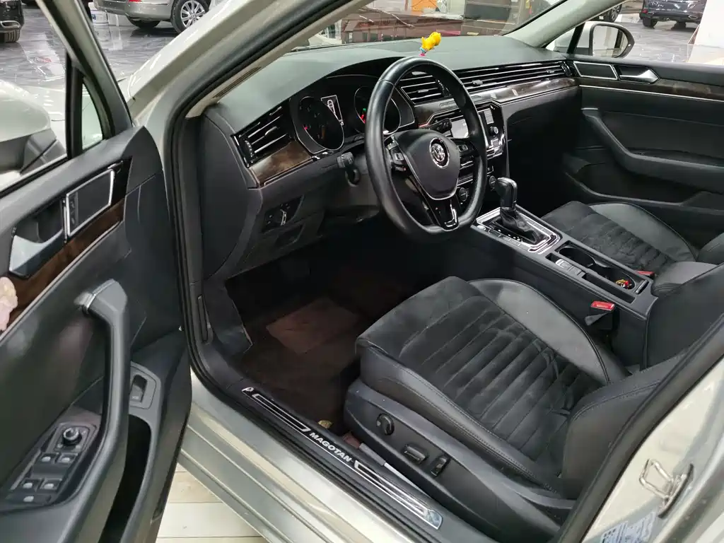 Volkswagen Magotan 2018 330TSI DSG Luxury Edition 2018 - thumbnail 3