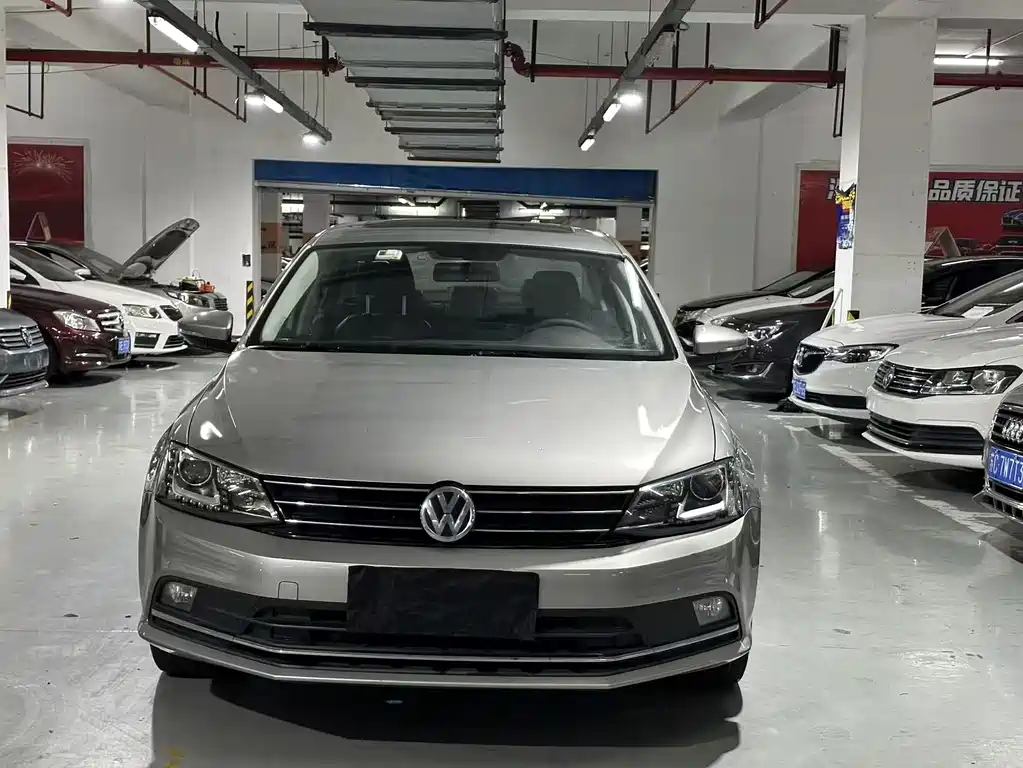 Volkswagen Volkswagen Sagitar 2015 230TSI Automatic Comfort Model 2015 - thumbnail 2