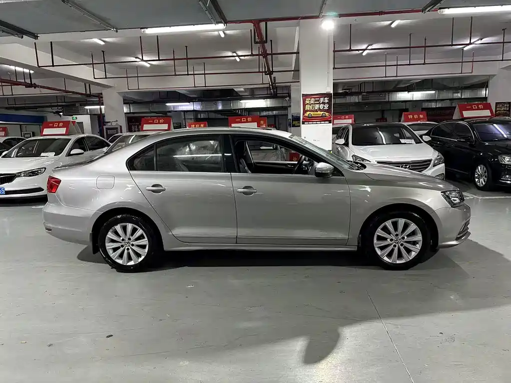 Volkswagen Volkswagen Sagitar 2015 230TSI Automatic Comfort Model 2015 - thumbnail 5