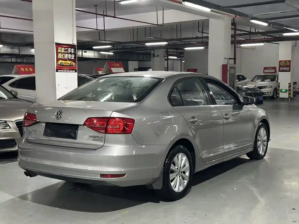 Volkswagen Volkswagen Sagitar 2015 230TSI Automatic Comfort Model 2015 - thumbnail 6
