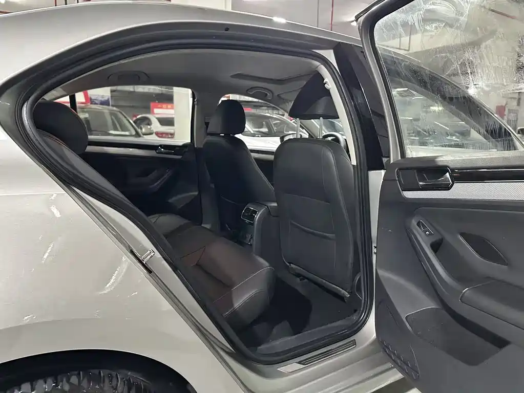 Volkswagen Volkswagen Sagitar 2015 230TSI Automatic Comfort Model 2015 - thumbnail 12