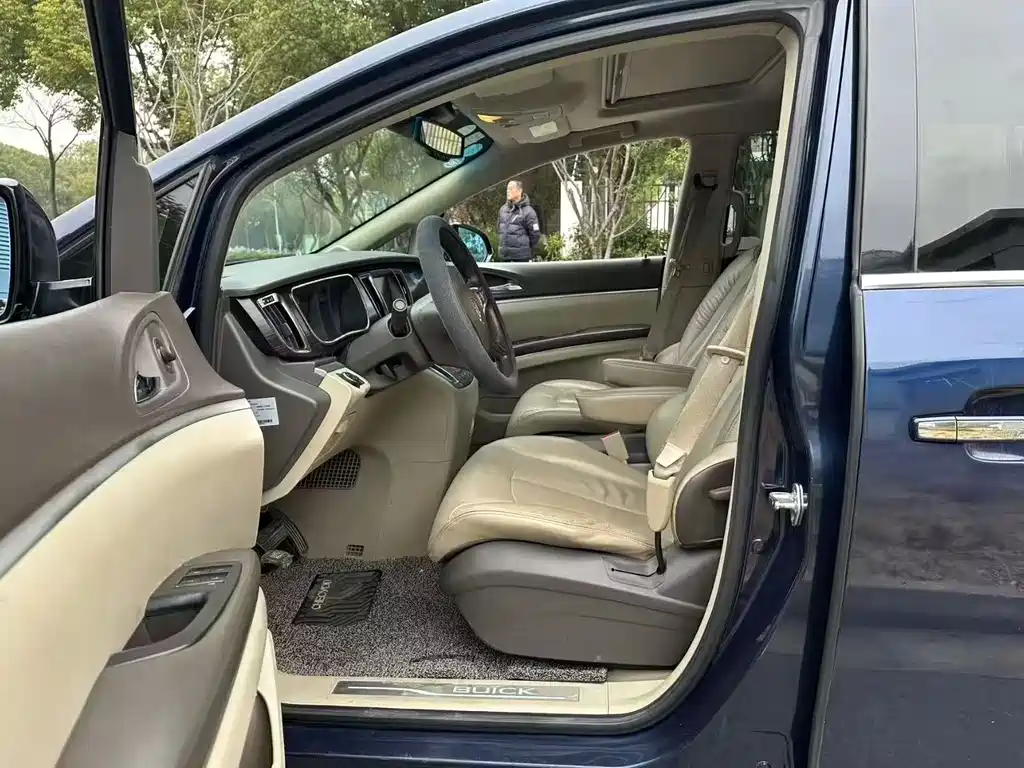 Buick Buick GL8 2011 3.0L XT Luxury Business Flagship Edition 2011 - thumbnail 5