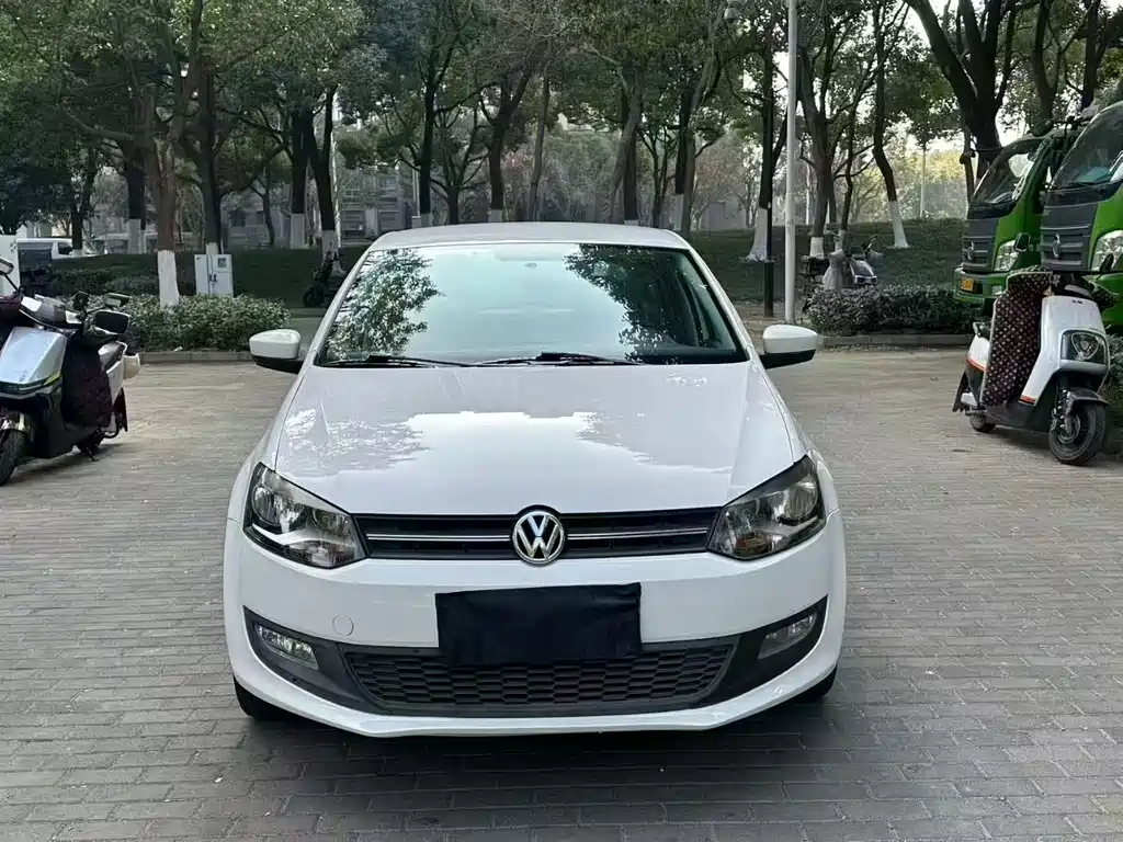 Volkswagen Volkswagen Polo 2014 1.6L Automatic Comfort Edition 2015 - thumbnail 3
